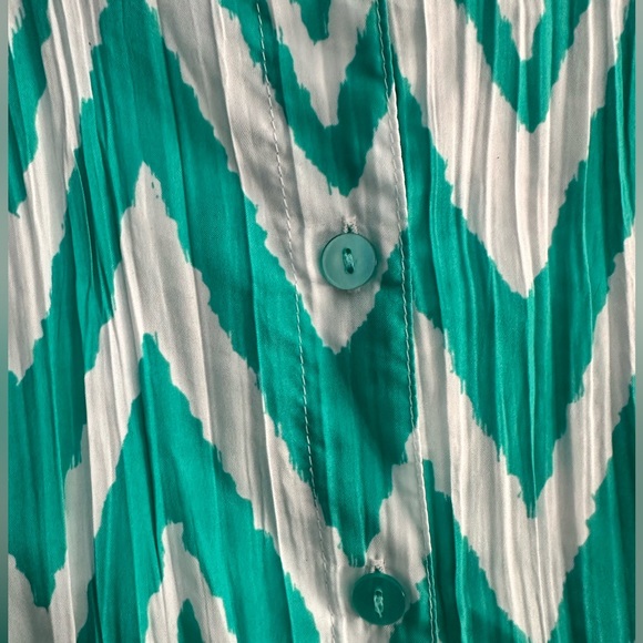 Chico’s chevron blouse. 👚 - Picture 4 of 6